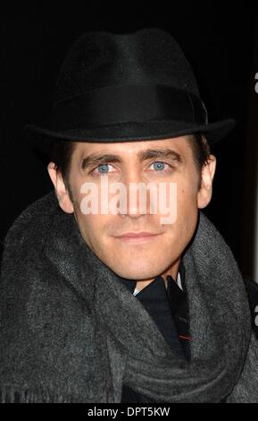 Jan 30, 2009 - Santa Barbra, California, Stati Uniti d'America - XXIV Edizione Santa Barbara Film Festival. JAKE GYLLENHAAL in un nero stile fedoira cappello e sciarpa grigio. (Credito Immagine: Â© Scott Kirkland/Globe foto/ZUMAPRESS.com) Foto Stock