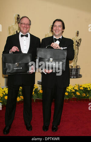 Feb 22, 2009 - Los Angeles, California, Stati Uniti d'America - scrutini che arrivano al 81st annuale di Academy Awards tenutosi presso il Kodak Theatre di Hollywood. (Credito Immagine: © Paul Fenton/ZUMA Press) Foto Stock