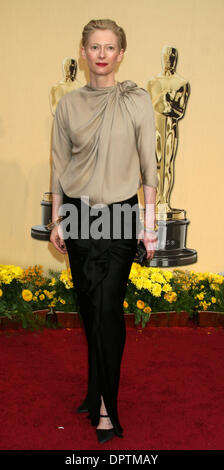 Feb 22, 2009 - Hollywood, California, Stati Uniti d'America - attrice Tilda Swinton presso la 81st annuale di Academy Awards tenutosi presso il Kodak Theatre di Hollywood. (Credito Immagine: © Paul Fenton/ZUMA Press) Foto Stock