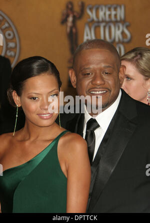 Jan 25, 2009 - Los Angeles, California, Stati Uniti d'America - Attore Forest Whitaker e moglie KEISHA WHITAKER arrivando alla quindicesima Screen Actors Guild Awards tenutosi presso lo Shrine Auditorium di Los Angeles. (Credito Immagine: © Paul Fenton/ZUMA Press) Foto Stock