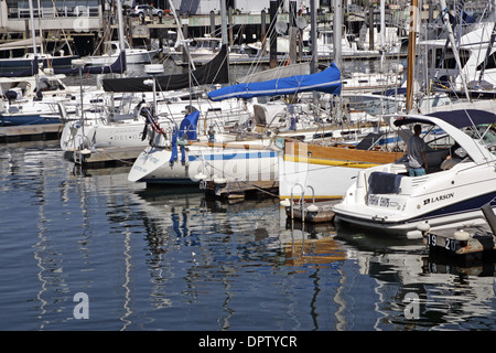 Barche a Long Wharf Foto Stock