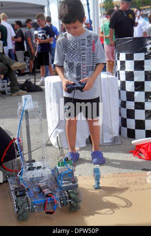 Miami Florida,Homestead,Speedway,DARPA Robotics Challenge Trials,mostra collezione ragazzi ragazzi,ragazzi ragazzi ragazzi bambini bambini bambini ragazzi,operati Foto Stock