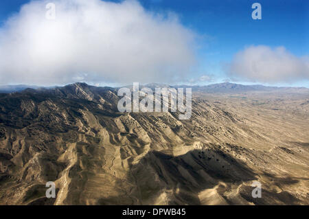 05 maggio 2009 - Sharana, Afghanistan - una gamma di montagna da dove i combattenti talebani ieri secondo come riferito ha sparato dieci razzi in avanti nella posizione di base operativa Orgun nella provvidenza Paktika in Afghanistan. (Credito Immagine: © John Goodman/ZUMA Press) Foto Stock