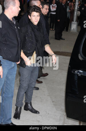 Feb 11, 2009 - New York, NY, STATI UNITI D'AMERICA - Nick Jonas al Sullivan Theater per la sua taping di 'Late Show : con David Letterman' (credito Immagine: © Dan Herrick/KPA-ZUMA/ZUMA Press) Foto Stock