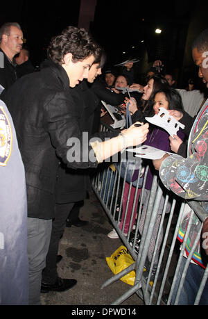 Feb 11, 2009 - New York, NY, STATI UNITI D'AMERICA - Nick Jonas al Sullivan Theater per la sua taping di 'Late Show : con David Letterman' (credito Immagine: © Dan Herrick/KPA-ZUMA/ZUMA Press) Foto Stock