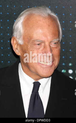 Feb 17, 2009 - New York, NY, STATI UNITI D'AMERICA - GIORGIO ARMANI all'Armani/store 5th Avenue apertura di credito (Immagine: © Dan Herrick/ZUMA Press) Foto Stock