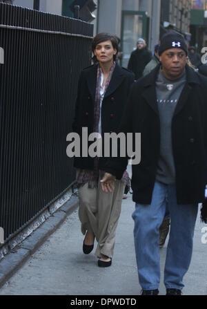 Mar 01, 2009 - New York, NY, STATI UNITI D'AMERICA - katie holmes sul filmset di 'L'uomo extra" in New York City. (Credito Immagine: © Dan Herrick/KPA-ZUMA/ZUMA Press) Foto Stock