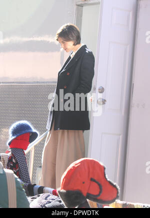 Mar 01, 2009 - New York, NY, STATI UNITI D'AMERICA - katie holmes sul filmset di 'L'uomo extra" in New York City. (Credito Immagine: © Dan Herrick/KPA-ZUMA/ZUMA Press) Foto Stock