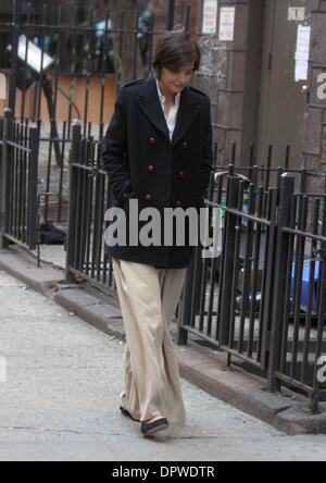 Mar 01, 2009 - New York, NY, STATI UNITI D'AMERICA - katie holmes sul filmset di 'L'uomo extra" in New York City. (Credito Immagine: © Dan Herrick/KPA-ZUMA/ZUMA Press) Foto Stock