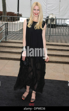 Mar 15, 2009 - New York, NY, STATI UNITI D'AMERICA - Claudia Schiffer al Metropolitan Opera centoventicinquesimo anniversario Gala. (Credito Immagine: © Dan Herrick/ZUMA Press) Foto Stock