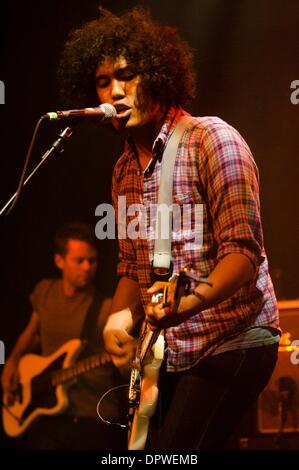 Apr 23, 2009 - Hollywood, California, Stati Uniti d'America - REGGIE YOUNGBLOOD di nero i ragazzi di eseguire presso la Henry Fonda Theatre di Hollywood. (Credito Immagine: Â© Gary Livingston/ZUMA Press) Foto Stock