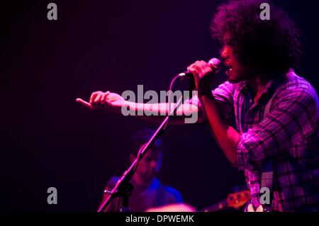 Apr 23, 2009 - Hollywood, California, Stati Uniti d'America - REGGIE YOUNGBLOOD di nero i ragazzi di eseguire presso la Henry Fonda Theatre di Hollywood. (Credito Immagine: Â© Gary Livingston/ZUMA Press) Foto Stock