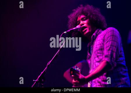 Apr 23, 2009 - Hollywood, California, Stati Uniti d'America - REGGIE YOUNGBLOOD di nero i ragazzi di eseguire presso la Henry Fonda Theatre di Hollywood. (Credito Immagine: Â© Gary Livingston/ZUMA Press) Foto Stock