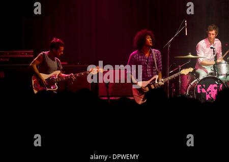 Apr 23, 2009 - Hollywood, California, Stati Uniti d'America - REGGIE YOUNGBLOOD di nero i ragazzi di eseguire presso la Henry Fonda Theatre di Hollywood. (Credito Immagine: Â© Gary Livingston/ZUMA Press) Foto Stock