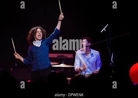 Apr 23, 2009 - Hollywood, California, Stati Uniti d'America - si accoppia di stato esecuzione presso la Henry Fonda Theatre di Hollywood. (Credito Immagine: Â© Gary Livingston/ZUMA Press) Foto Stock