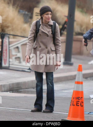 Mar 06, 2009 - New York, NY, STATI UNITI D'AMERICA - ANGELINA JOLIE film 'alt' a Washington DC CON L'Enfant Plaza. (Credito Immagine: © Dan Herrick/ZUMA Press) Foto Stock
