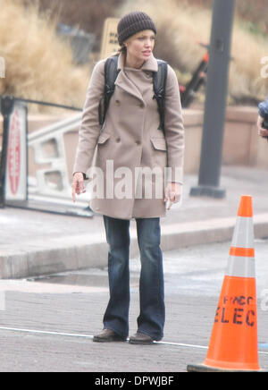 Mar 06, 2009 - New York, NY, STATI UNITI D'AMERICA - ANGELINA JOLIE film 'alt' a Washington DC CON L'Enfant Plaza. (Credito Immagine: © Dan Herrick/ZUMA Press) Foto Stock