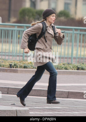 Mar 06, 2009 - New York, NY, STATI UNITI D'AMERICA - ANGELINA JOLIE film 'alt' a Washington DC CON L'Enfant Plaza. (Credito Immagine: © Dan Herrick/ZUMA Press) Foto Stock
