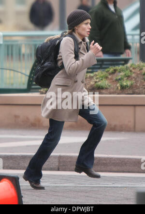 Mar 06, 2009 - New York, NY, STATI UNITI D'AMERICA - ANGELINA JOLIE film 'alt' a Washington DC CON L'Enfant Plaza. (Credito Immagine: © Dan Herrick/ZUMA Press) Foto Stock