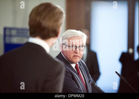 Berlino, Germania. 15 gennaio, 2014. Il Ministro degli Esteri Steinmeier incontra i suoi omologhi provenienti da Austria, Sebastian Kurz, Conversazione in Foreign Office. I colloqui sono diverse relazioni bilaterali, lo sviluppo dell' Unione europea e le questioni internazionali. Credito: Goncalo Silva/NurPhoto/ZUMAPRESS.com/Alamy Live News Foto Stock