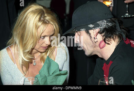 Dic 12, 2008 - Ft. Lauderdale, Florida, Stati Uniti d'America - divorziati giovane Pamela Anderson e Tommy Lee get re-aquinted in Ft Lauderdale, Florida. L'ex Baywatch babe ha dichiarato sul suo sito web che lei verrà spesa Nuovo Anno di sera con il bilanciere, e padre dei loro due figli. (Credito Immagine: © David Jacobs/ZUMA Press) Foto Stock