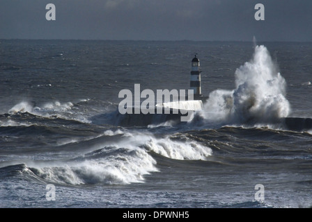 Mare del Nord Tempesta, Seaham Harbour Foto Stock