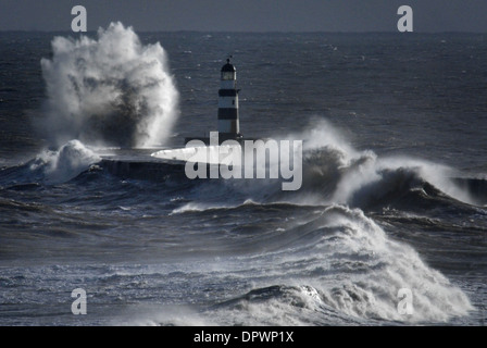 Mare del Nord Tempesta, Seaham Harbour Foto Stock