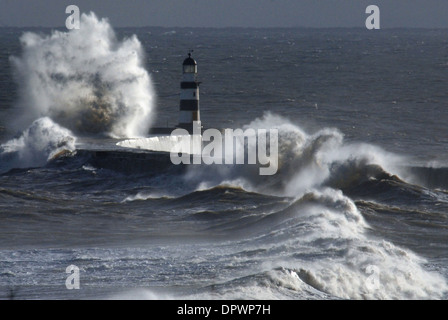 Mare del Nord Tempesta, Seaham Harbour Foto Stock