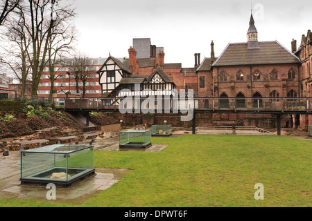 Il Priory Visitor Centre costruita sopra i resti della prima Cattedrale Coventry Foto Stock