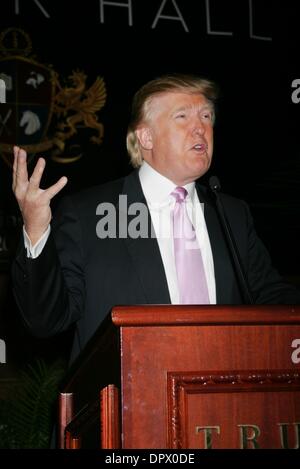 Jan 29, 2009 - New York New York, Stati Uniti d'America - Imprenditore Donald Trump assiste la conferenza stampa di presentazione nuova MTV reality show "ragazze di Hedsor Hall' al Trump Tower. (Credito Immagine: Â© Nancy Kaszerman/ZUMA Press) Foto Stock