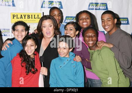 Feb 03, 2009 - New York New York, Stati Uniti d'America - attrice Rosie O'DONNELL prende il via la XIII annuale di Kids' notte su Broadway in Madame Tussauds di New York. (Credito Immagine: Â© Nancy Kaszerman/ZUMA Press) Foto Stock