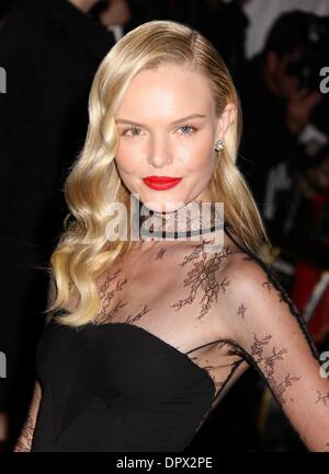 Maggio 04, 2009 - New York New York, Stati Uniti d'America - attrice Kate Bosworth assiste il Costume Institute Gala di apertura di 'il modello come Muse: incorporante la moda" tenutasi presso il Metropolitan Museum of Art. (Credito Immagine: Â© Nancy Kaszerman/ZUMA Press) Foto Stock