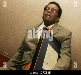 30 dic 2008 - Sherman Oaks, California, Stati Uniti d'America - vincitore di Grammy trumpeter musicista jazz FREDDIE HUBBARD, 70, (7 aprile 1938 - 29 dicembre 2008) è morto in un ospedale di malattia di cuore dopo aver subito un attacco di cuore nel novembre scorso. Hubbard ha vinto il suo Grammy nel 1972 per 'prima luce' ed è stato nominato un National Endowment for the Arts Jazz Master nel 2006. Nella foto - Jan 13, 2006; New York, NY, Foto Stock