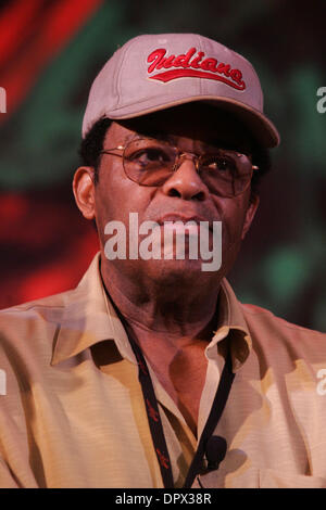 30 dic 2008 - Sherman Oaks, California, Stati Uniti d'America - vincitore di Grammy trumpeter musicista jazz FREDDIE HUBBARD, 70, (7 aprile 1938 - 29 dicembre 2008) è morto in un ospedale di malattia di cuore dopo aver subito un attacco di cuore nel novembre scorso. Hubbard ha vinto il suo Grammy nel 1972 per 'prima luce' ed è stato nominato un National Endowment for the Arts Jazz Master nel 2006. Nella foto - Jan 14, 2006; New York, NY, Foto Stock