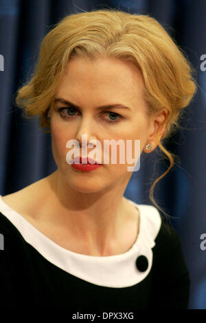 25 nov 2008 - New York, NY, STATI UNITI D'AMERICA - attrice Nicole Kidman, UNIFEM Ambasciatrice annuncia i risultati di UNIFEMs 'say No alla violenza contro le donne" in occasione di una conferenza stampa presso la sala S-226 presso le Nazioni Unite. (Credito Immagine: © Nancy Kaszerman/ZUMA Press) Foto Stock