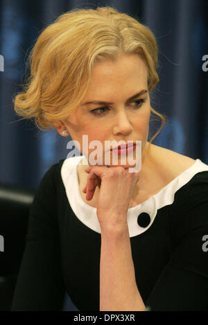 25 nov 2008 - New York, NY, STATI UNITI D'AMERICA - attrice Nicole Kidman, UNIFEM Ambasciatrice annuncia i risultati di UNIFEMs 'say No alla violenza contro le donne" in occasione di una conferenza stampa presso la sala S-226 presso le Nazioni Unite. (Credito Immagine: © Nancy Kaszerman/ZUMA Press) Foto Stock