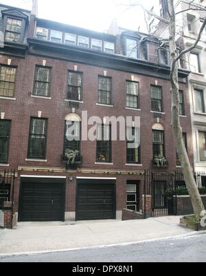 Apr 18, 2009 - New York New York, Stati Uniti d'America - Una vista della Madonna è di nuovo $40 million dollar Townhouse si trova sul lato est superiore a 152 East 81 Street. (Credito Immagine: Â© Nancy Kaszerman/ZUMA Press) Foto Stock