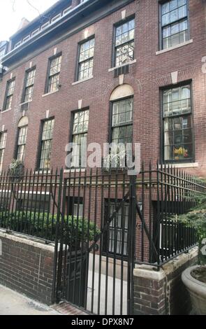 Apr 18, 2009 - New York New York, Stati Uniti d'America - Una vista della Madonna è di nuovo $40 million dollar Townhouse si trova sul lato est superiore a 152 East 81 Street. (Credito Immagine: Â© Nancy Kaszerman/ZUMA Press) Foto Stock