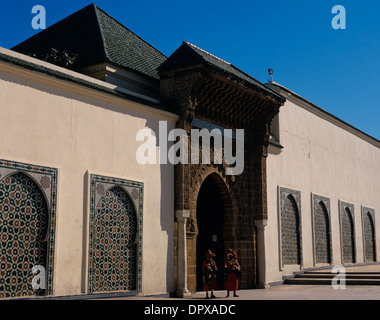 Acqua locale venditori all'ingresso del Mausoleo di Moulay Ismail, Meknes, Marocco Foto Stock