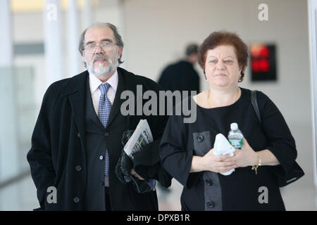 Dic 22, 2008 - Bronx, New York, Stati Uniti d'America - Lillo genitori, LILLO BRANCATO E DOMENICA BRANCATO al processo di Lillo Brancato Jr a Bronx corte suprema 22 Dic 2008. L'ex 'Sopranos' attore è stato cancellato di secondo grado in omicidio in riprese la morte di un off-dovere poliziotto durante un ubriaca, a tarda notte ricerca di farmaci tre anni fa. La giuria ha condannato Lillo Brancato di Foto Stock