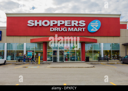 Toronto, Canada - 18 Ottobre 2013: Il al di fuori di una shopper Drug Mart store Foto Stock