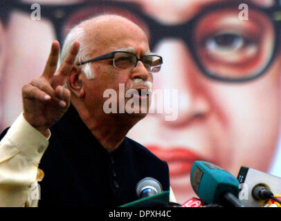 Apr 14, 2009 - New Delhi, India - leader dell opposizione Sabha (LS) e Bhartiya Janata Party (BJP) primo candidato ministeriale L.K ADVANI parla durante un evento per contrassegnare il 118 anniversario della nascita di un indiano combattente per la libertà e il capo architetto della costituzione indiana del tardo Bhimrao Ramji Ambedker. (Credito Immagine: © M Lakshman/M. Lakshman/ZUMA Press) Foto Stock