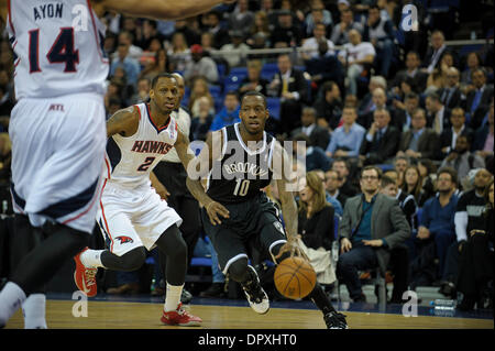 Londra, Regno Unito. 16 gennaio, 2014. Reti di Brooklyn' Guard Tyshawn Taylor [10] in azione durante l'NBA stagione regolare il gioco tra il Atlanta Hawks e le reti di Brooklyn dall'Arena O2. Credito: Azione Sport Plus/Alamy Live News Foto Stock
