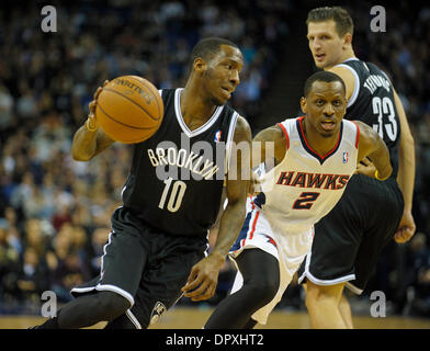 Londra, Regno Unito. 16 gennaio, 2014. Reti di Brooklyn' Guard Tyshawn Taylor [10] in azione durante l'NBA stagione regolare il gioco tra il Atlanta Hawks e le reti di Brooklyn dall'Arena O2. Credito: Azione Sport Plus/Alamy Live News Foto Stock