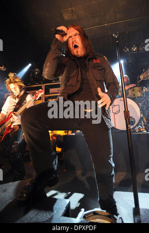 Feb 28, 2009 - Raleigh, North Carolina - cantante BRENT SMITH della band Shinedown suona dal vivo come vi 2009 tour farà tappa al teatro Lincoln si trova nel centro di Raleigh. (Credito Immagine: © Jason Moore/ZUMA Press) Foto Stock