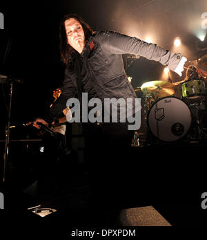 Feb 28, 2009 - Raleigh, North Carolina - cantante BRENT SMITH della band Shinedown suona dal vivo come vi 2009 tour farà tappa al teatro Lincoln si trova nel centro di Raleigh. (Credito Immagine: © Jason Moore/ZUMA Press) Foto Stock