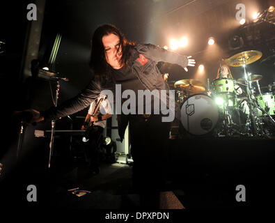 Feb 28, 2009 - Raleigh, North Carolina - cantante BRENT SMITH della band Shinedown suona dal vivo come vi 2009 tour farà tappa al teatro Lincoln si trova nel centro di Raleigh. (Credito Immagine: © Jason Moore/ZUMA Press) Foto Stock