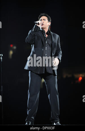 Jan 21, 2009 - Raleigh, North Carolina, Stati Uniti d'America - cantante / GORDIE impressionista BROWN suona dal vivo come il suo 2009 tour fa tappa a una platea gremita presso il RBC Center situato in Raleigh. (Credito Immagine: © Jason Moore/ZUMA Press) Foto Stock