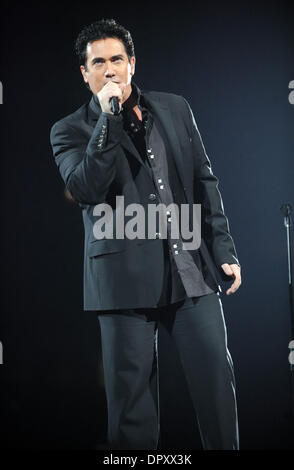 Jan 21, 2009 - Raleigh, North Carolina, Stati Uniti d'America - cantante / GORDIE impressionista BROWN suona dal vivo come il suo 2009 tour fa tappa a una platea gremita presso il RBC Center situato in Raleigh. (Credito Immagine: © Jason Moore/ZUMA Press) Foto Stock
