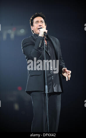 Jan 21, 2009 - Raleigh, North Carolina, Stati Uniti d'America - cantante / GORDIE impressionista BROWN suona dal vivo come il suo 2009 tour fa tappa a una platea gremita presso il RBC Center situato in Raleigh. (Credito Immagine: © Jason Moore/ZUMA Press) Foto Stock